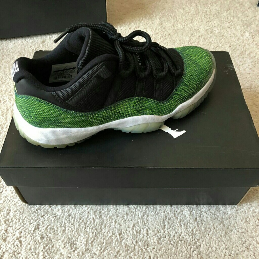 AIR JORDAN 11 RETRO LOW "NIGHTSHADE"
